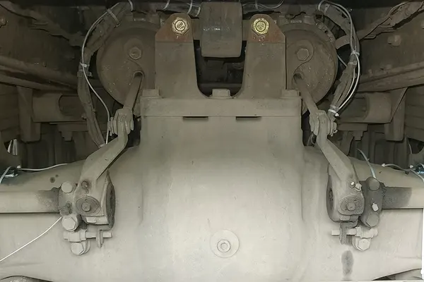 Drive axle and suspension seen from below